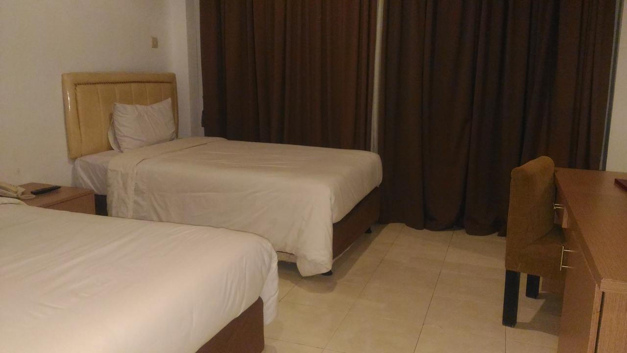 Grand Royal Taliwang Hotel ภายนอก รูปภาพ