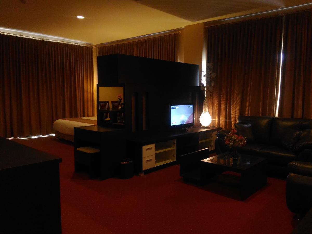 Grand Royal Taliwang Hotel ภายนอก รูปภาพ