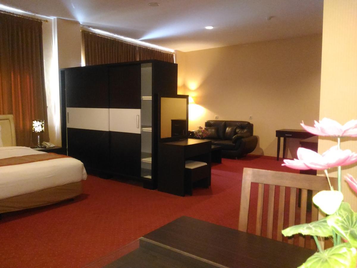 Grand Royal Taliwang Hotel ภายนอก รูปภาพ