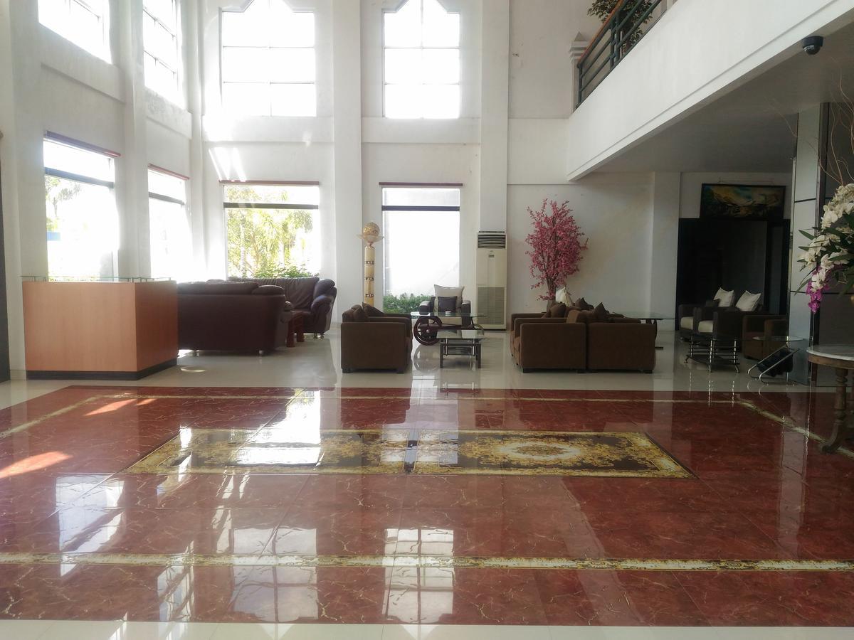 Grand Royal Taliwang Hotel ภายนอก รูปภาพ