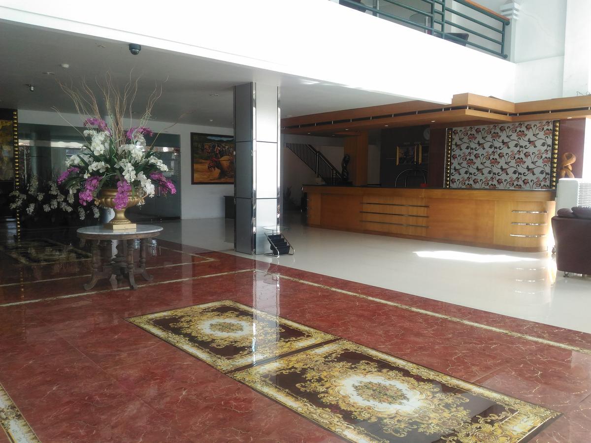 Grand Royal Taliwang Hotel ภายนอก รูปภาพ